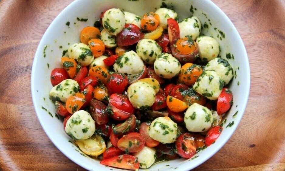Italienischer Tomaten Salat mit Mozzarella - Einfach Nur Lecker
